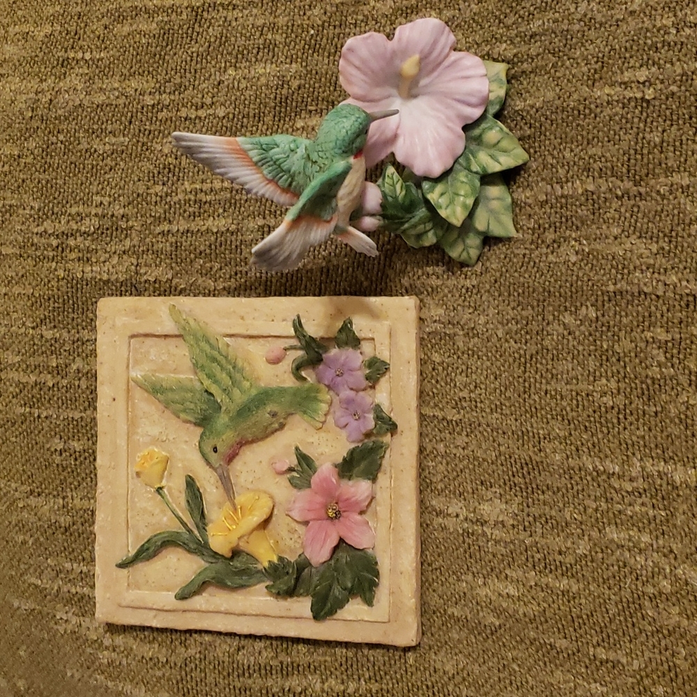 Vintage Homco Porcelain Hummingbird # 1429 Figurine & Wall Plaque,  5 in.